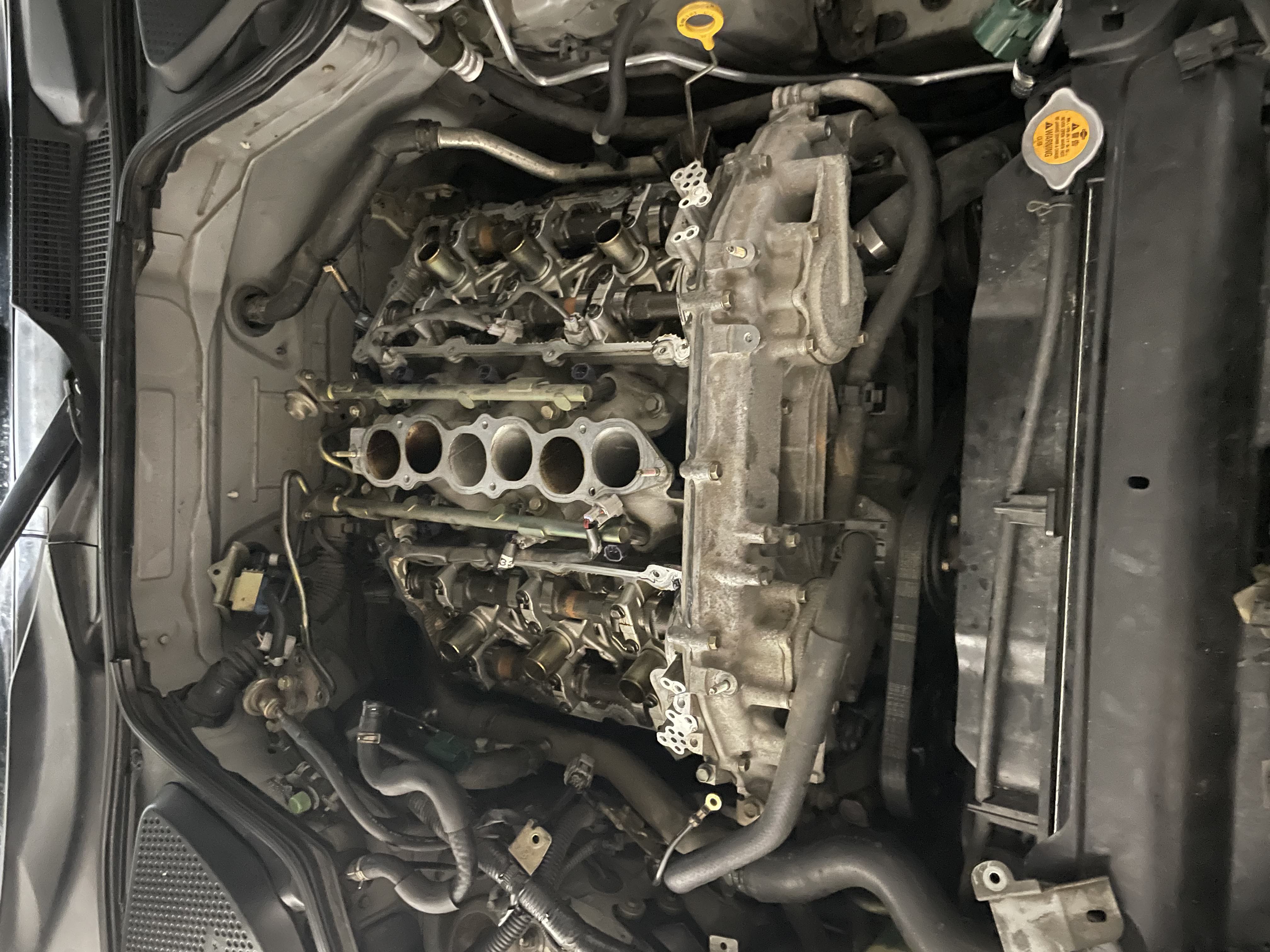 VQ35DE engine with valve cover removed